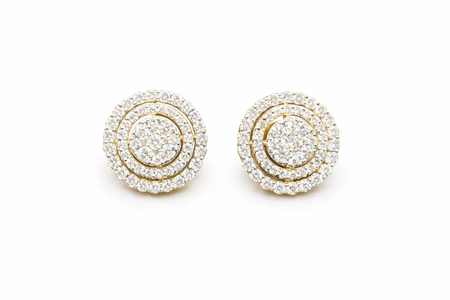 Yellow gold diamond pendant set